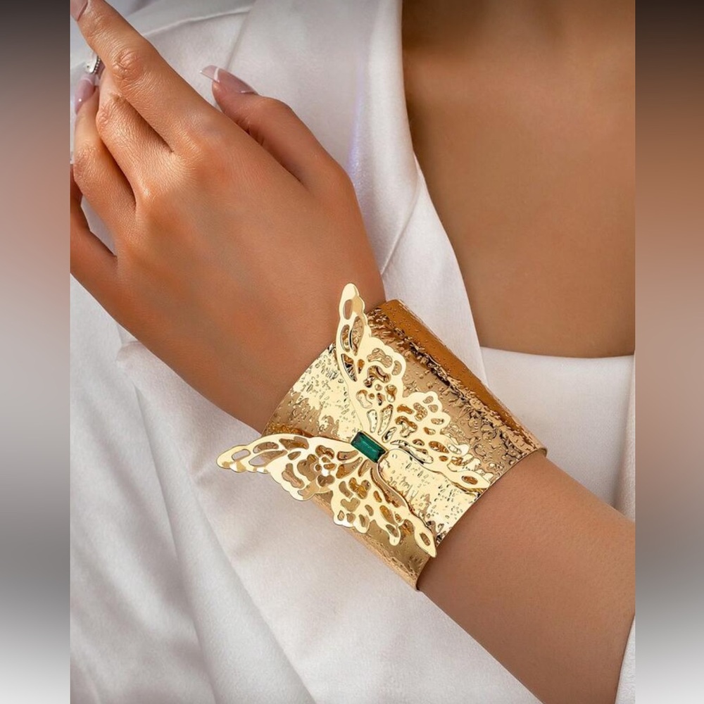 Elegant Gold-Tone Women's Cuff  Bracelet